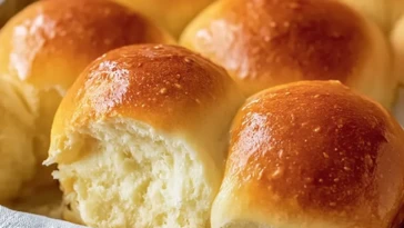 Fluffy Dinner Rolls